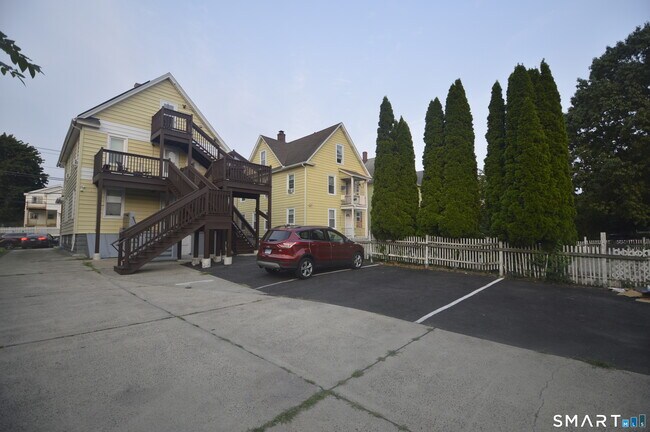 Building Photo - 807 Brewster St