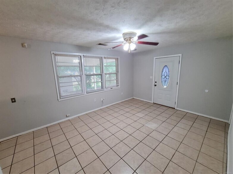 Building Photo - 1163 Cottondale Rd