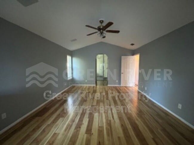 Building Photo - 1559 Lakeway Dr