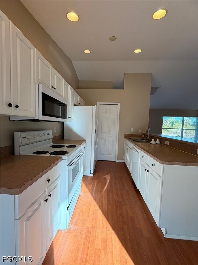 Building Photo - 1040 Grant Blvd