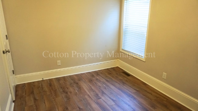 Building Photo - 605 Harnett St