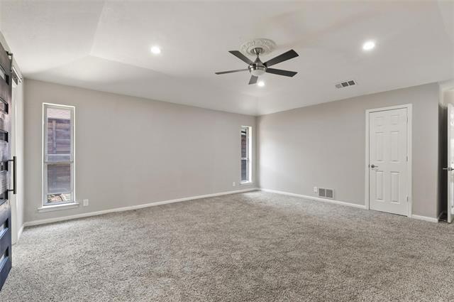 Building Photo - 2825 Knollwood Dr