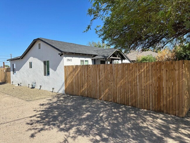Building Photo - 2502 N 29th Pl