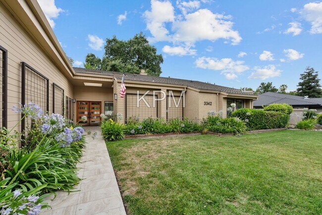 Building Photo - 3342 Cove Cir