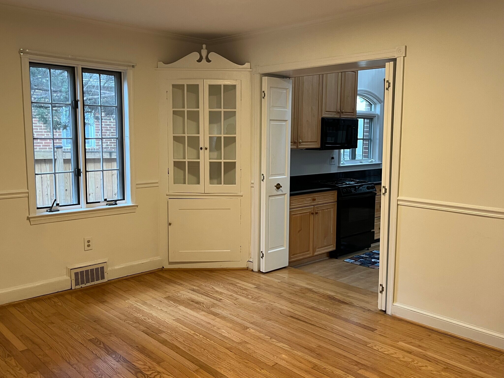 Main floor dining room with entrance to the kitchen - 8904 Grant St