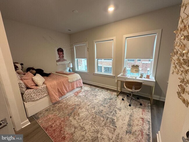 Building Photo - 209 Market Square NW