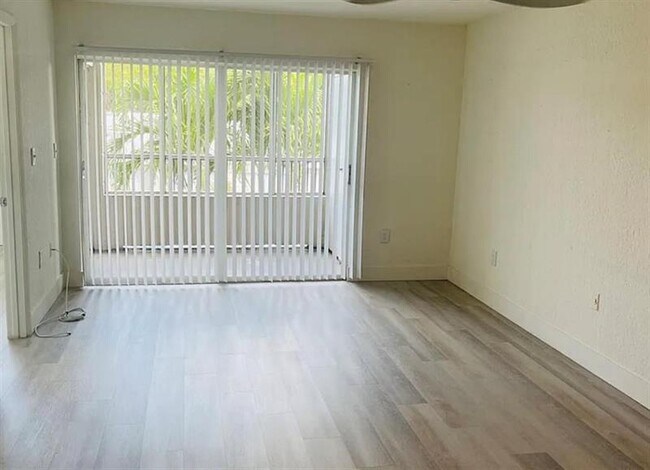 Building Photo - 2861 N Oakland Forest Dr