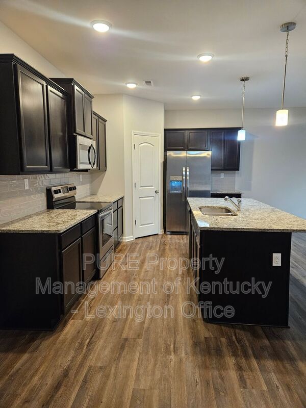 Building Photo - 121 Forester Ct