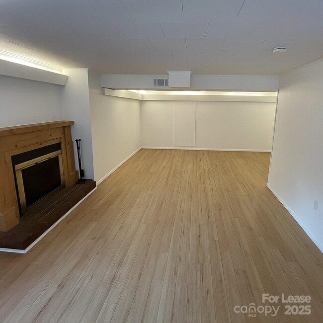 Building Photo - 3124 Edsel Pl