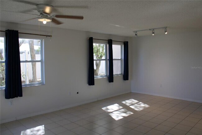 Building Photo - 2602 Waterford Way