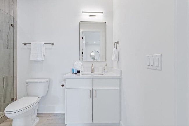 Building Photo - 68 Sarah St