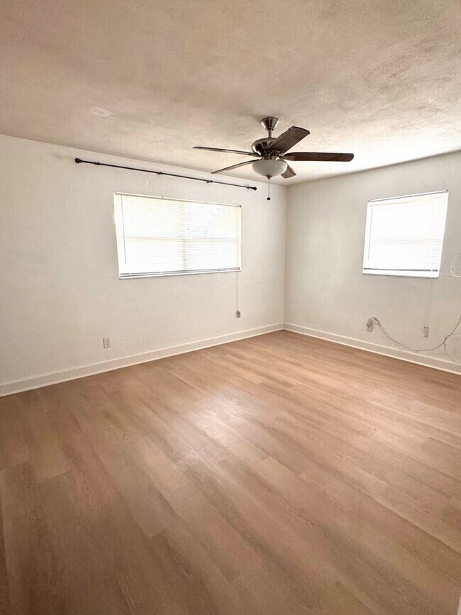 Building Photo - Section 8 Voucher Accepted! Newly Renovated 3-Bed/2-Bath Home – Large Yard & Fenced Privacy!