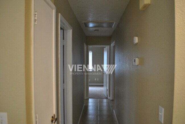 Building Photo - House for Rent in Antelope!