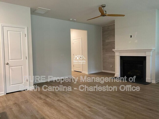 Building Photo - 2641 Alamanda Dr