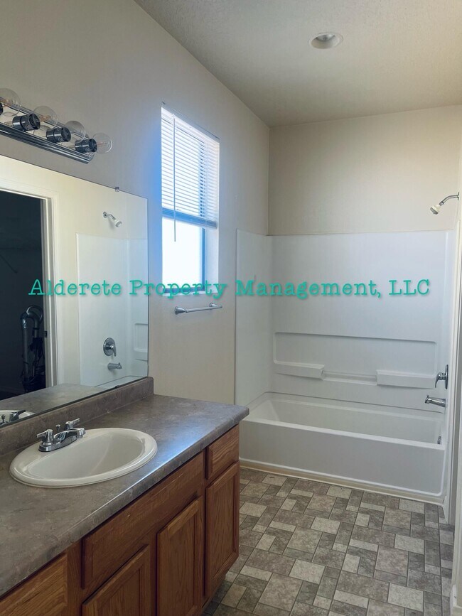 Building Photo - 4217 Ridgeway Ct