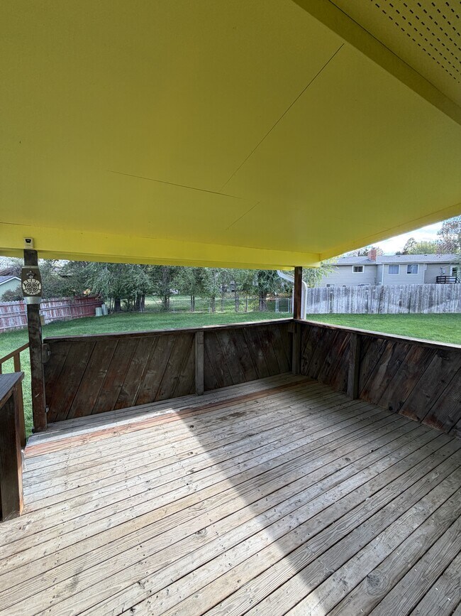 Building Photo - 181 Erickson Ct E