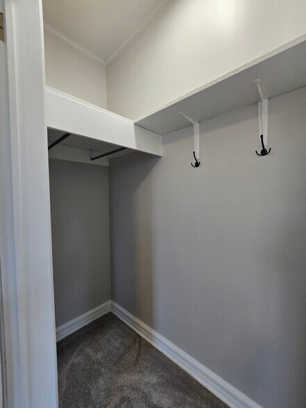 Closet - 10 Hamilton St