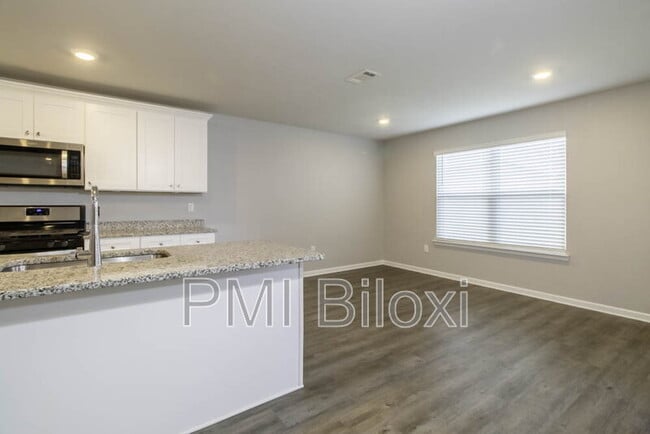 Building Photo - 1005 Enclave Cir