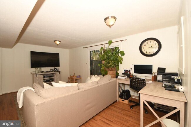 Building Photo - 7812 Briardale Terrace