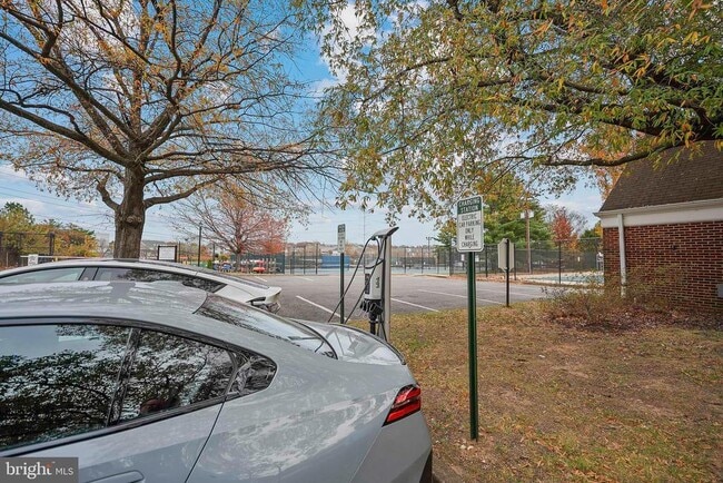 Building Photo - 1225 Martha Custis Dr