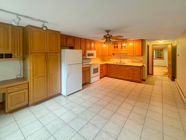 Building Photo - 85 Debbie Dr