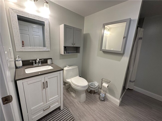 Building Photo - 6840 Haskell Dr