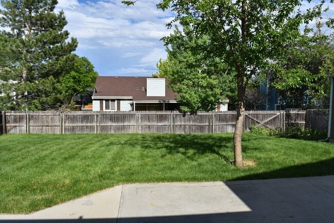 Building Photo - 2412 Sunset Dr