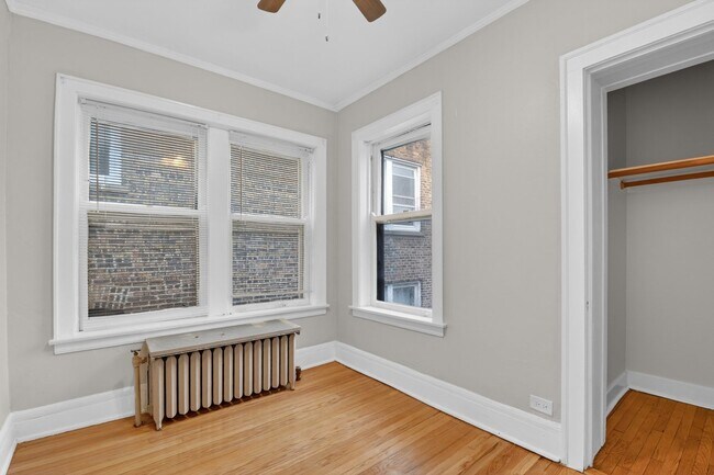 Building Photo - 6815 S Crandon Ave