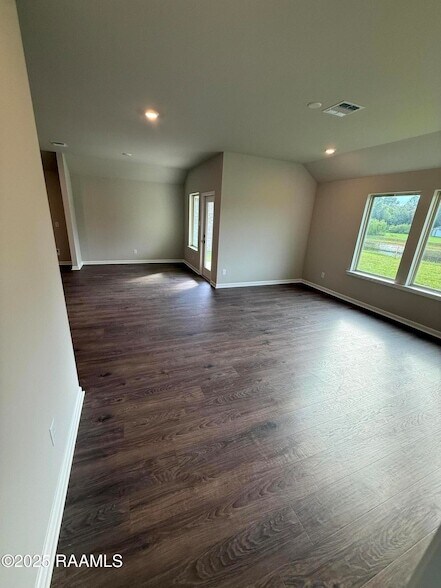 Building Photo - 112 Broussard Hl Dr