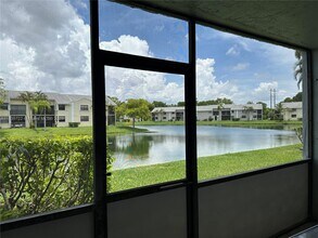 Building Photo - 960 N Franklin Ave
