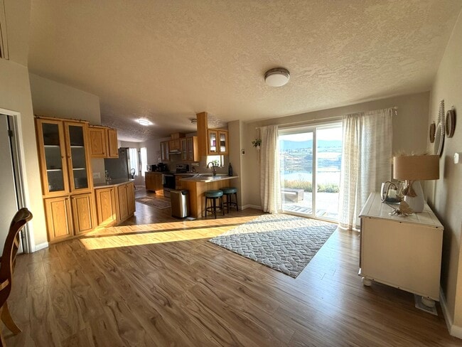 Building Photo - 2995 Wapato Lake Rd
