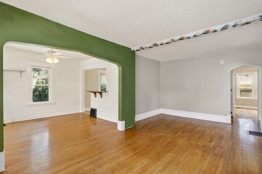 Building Photo - 2611 E 38th St