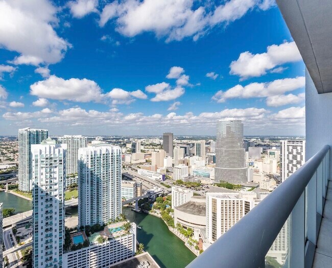 Building Photo - 485 Brickell Ave