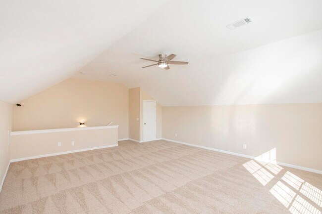 Building Photo - 3 Bed w/Bonus, Large Yard in Sought After ...