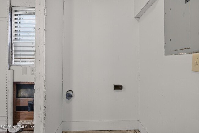Building Photo - 2618 Arlex Dr E