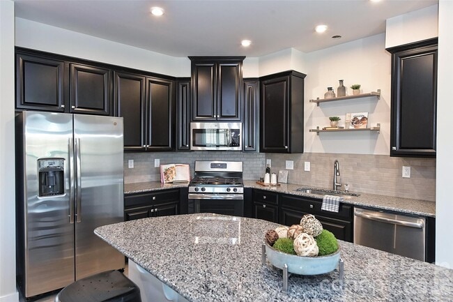 Building Photo - 12620 ES Draper Dr
