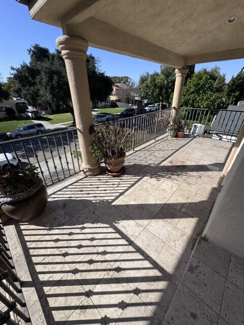 Building Photo - 406 N Fairview St