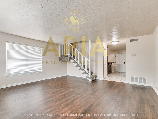 Building Photo - *639-641 Welston Cr.