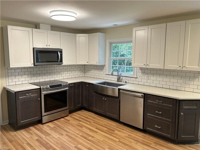 Building Photo - 203 Kenmar Dr