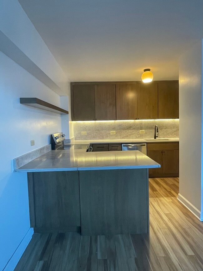 Building Photo - 4250 N Marine Dr