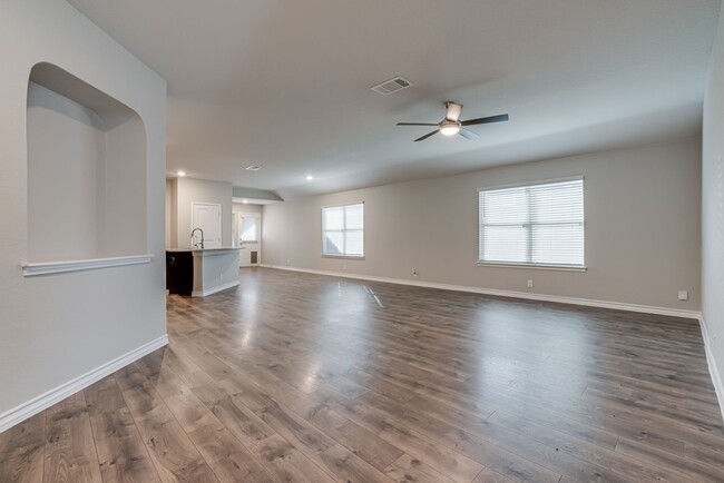 Building Photo - This brand-new, exquisite 3-bedroom, 2-bat...