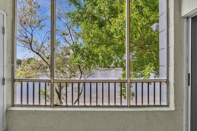 Building Photo - 2820 N Oakland Forest Dr