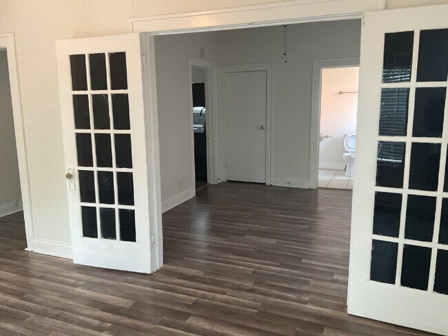 Building Photo - 1 Bedroom Close to SAC/Alamo Heights
