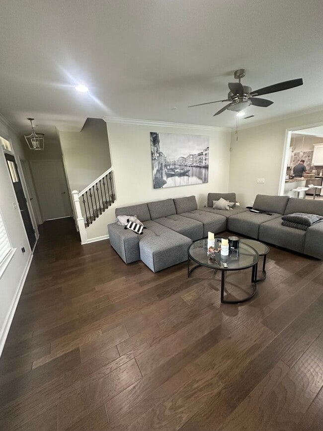 Building Photo - Beautiful 3 BR 2.5 Bath home with bonus room