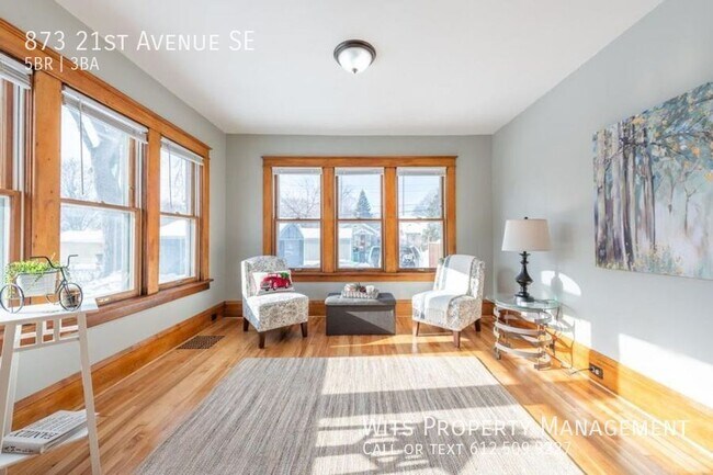 Building Photo - 873 21st Ave SE