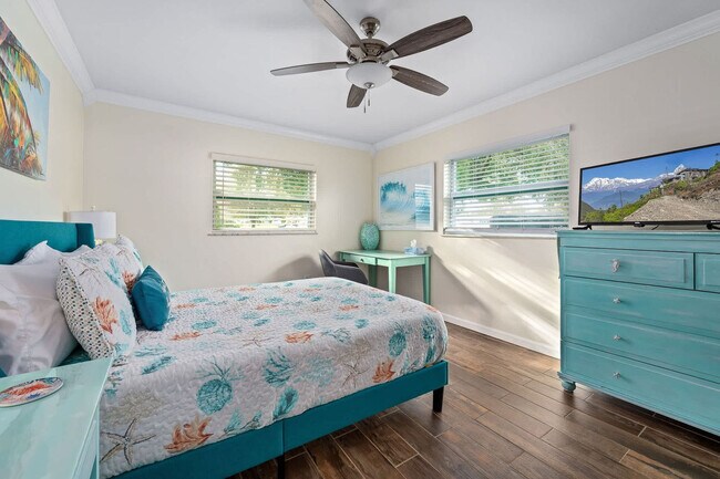 Building Photo - 1341 Bayview Dr