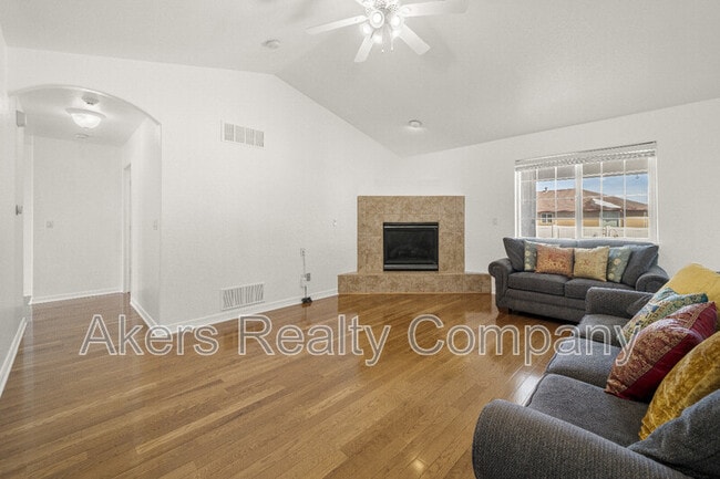 Building Photo - 2143 Teal Ct