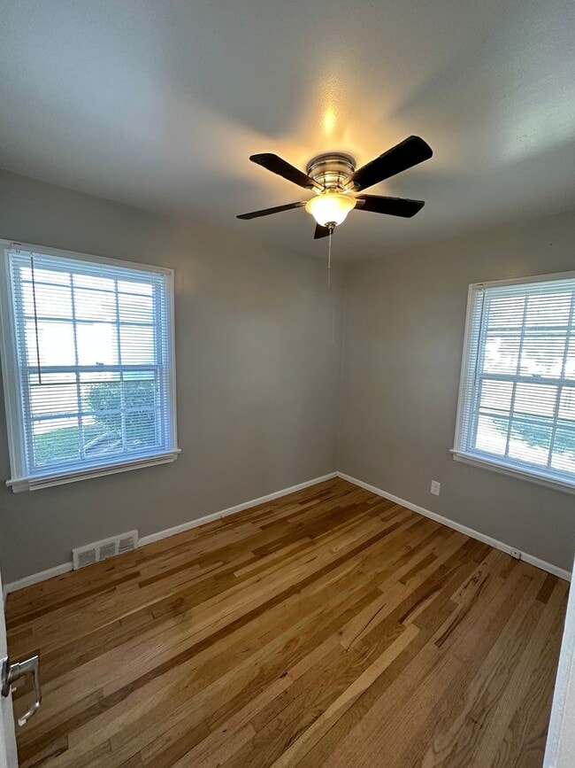 Building Photo - 2 BEDROOM, 1 BATHROOM APARTMENT NEAR ALTA ...