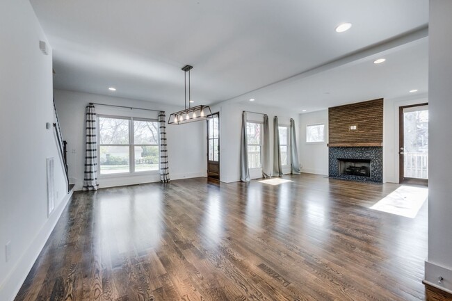 Building Photo - Lovely 3BE/3modern farmhouse is a sheer de...