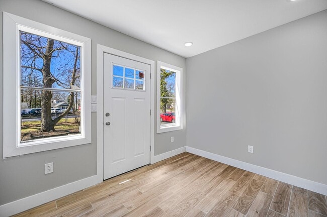 Building Photo - 427 Browns Rd